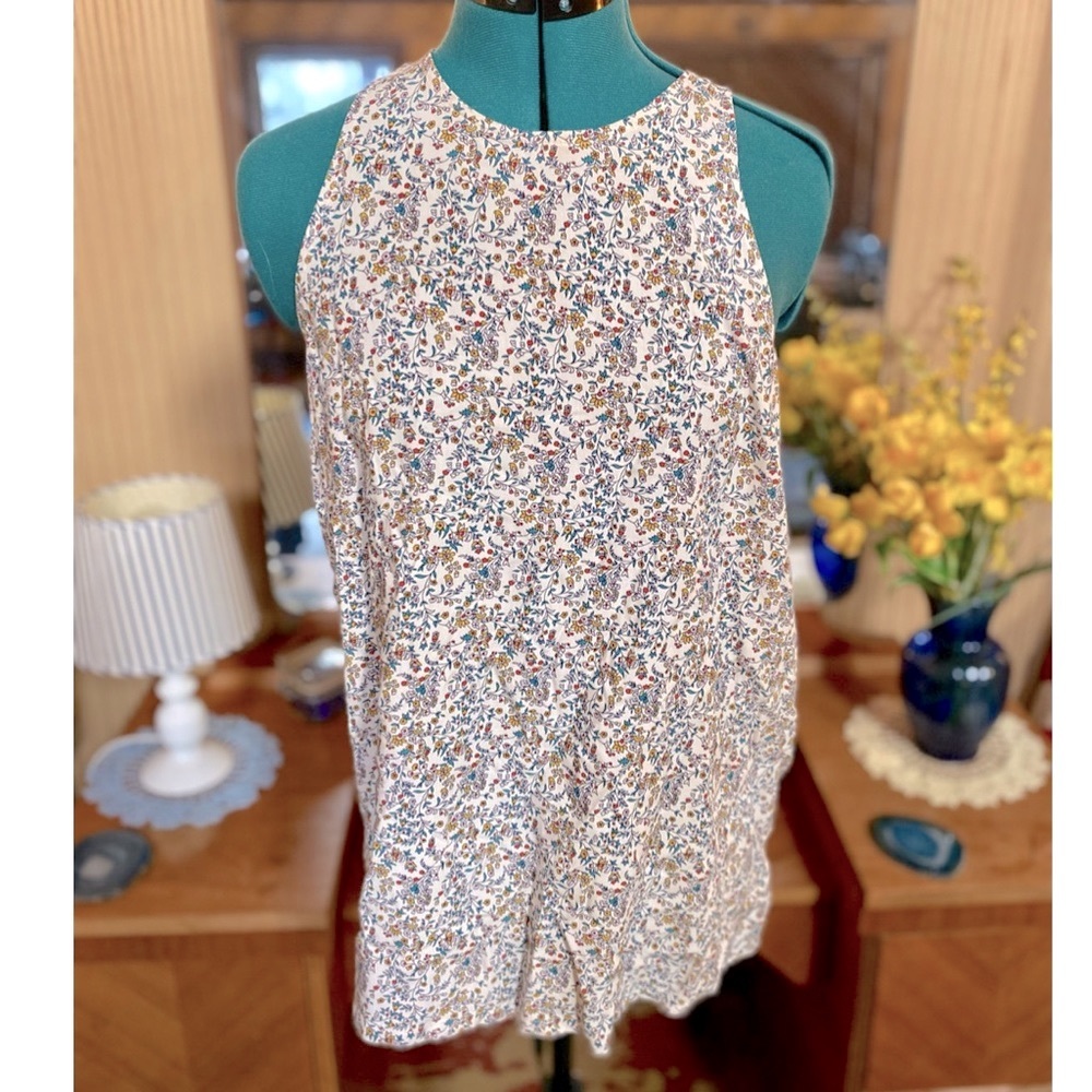 Sleeveless blouse.
